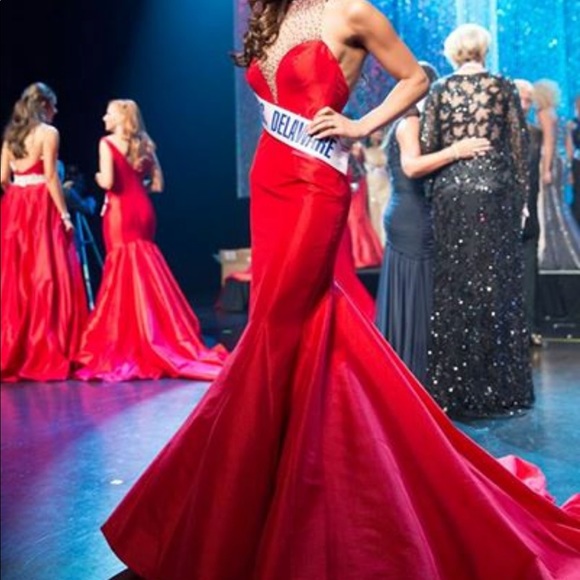 Jovani Dresses & Skirts - Red Jovani Couture Gown
